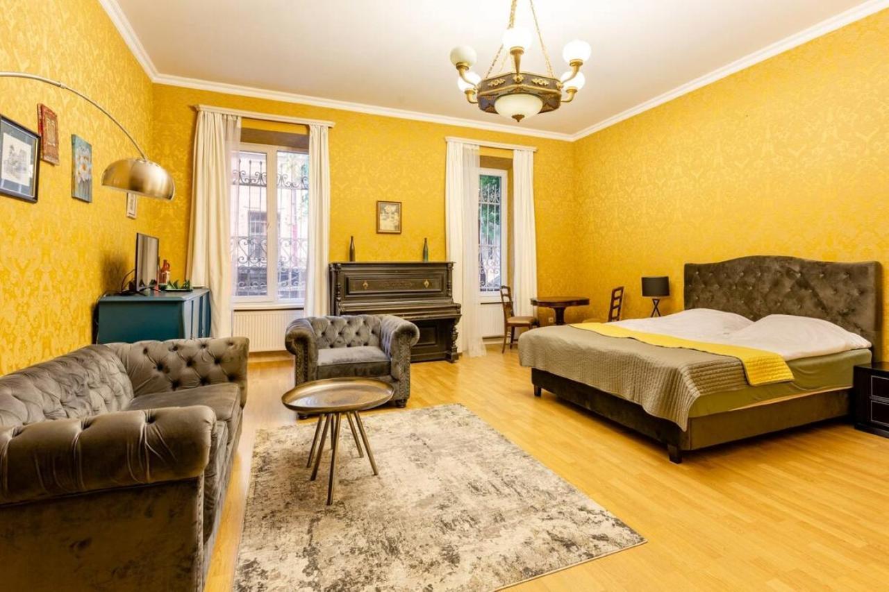 Old Piano Apartment ティビリシ エクステリア 写真